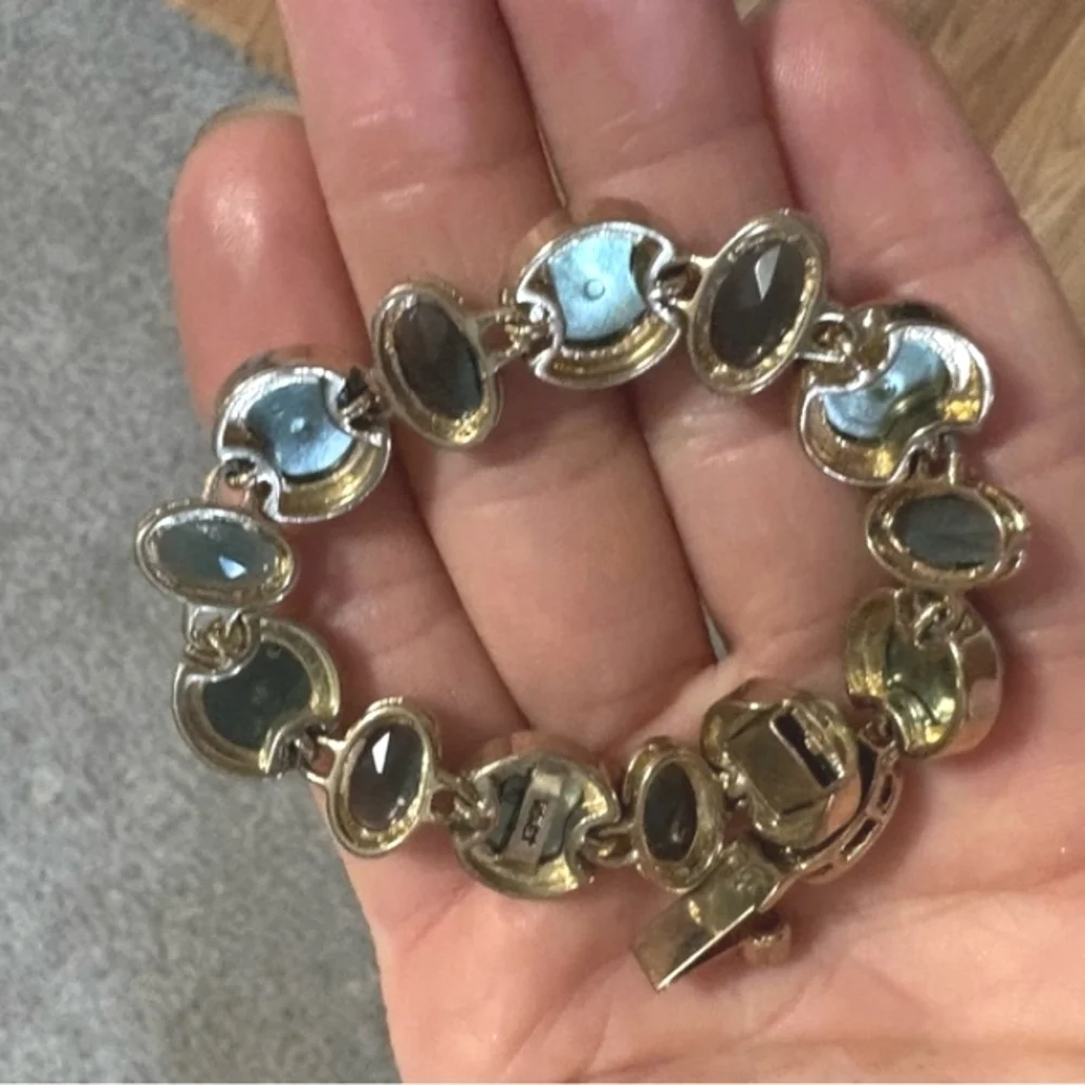 MONET VINTAGE ROUND OLIVE GREEN AND OVAL BLACK GLASS GOLD-TONE 7.5